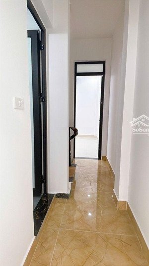 vip cầu giấy nhà đẹp long lanh lô góc sân trước rộng thoáng full nội thất giá tốt