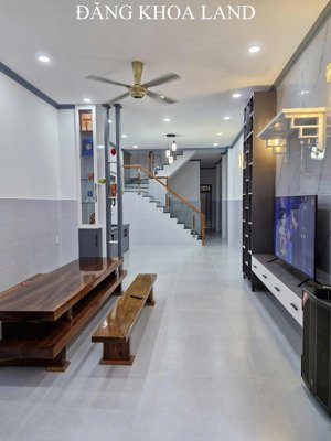 siêu phẩm - nhà 2 tầng - dt: 100m2 - 7 tỷ - hxh - sân đậu ô tô - gần hoàng diệu 2