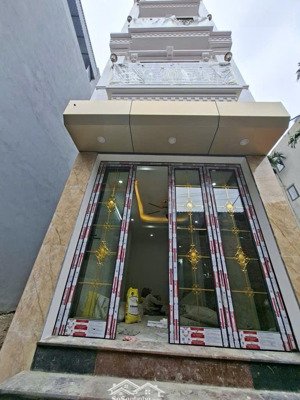 hoa hậu cự khối nhà 5 tầng thang máy, 6 ngủ, gần hồ điều hoà- tái định cư - công viên giá 8,5 tỷ