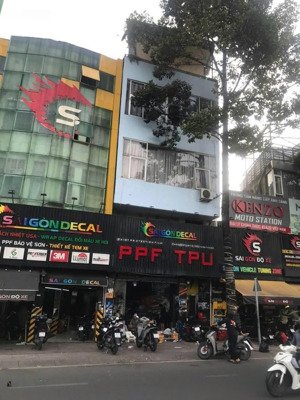 bán nhà mặt tiền hoàng sa- dt:6x11 cn 45m2 kết cấu: 3 lầu 1 sân thượng 7 phòng. hđt: 30tr. giá 15tỷ