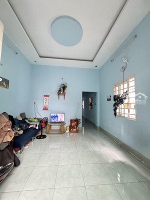 bán đất tặng nhà c4 còn ở tốt, đường xe hơi vào, căn góc thông thoáng. giá tốt hiện nay 67m2 (4x17)