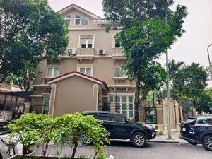 chính chủ bán biệt thự phố dương đình nghệ cầu giấy dt:275m mt:18m 4 tầng nội thất nhập khẩu víp