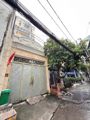 lên sóng chdv 10p với hơn 100m2 đất ngay quang trung p11 gv