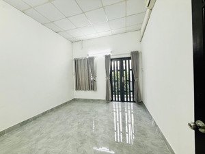 bán nhà ngay gần chợ hạnh thông tây, lê văn thọ - quang trung, nhà mới ở ngay, 44m2, 2 tầng đúc