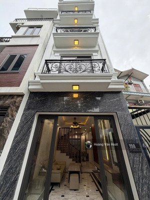 siêu phẩm thạch bàn - long biên - ô tô qua nhà - 52m x 5t - 5 phòng ngủ. lh 