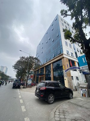 cho thuê tòa nhà tại mặt phố quang trung.dt : 220 m * 8 tầng + 1 hầm,mt : 10 m.thông sàn, thang máy