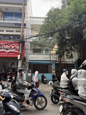 chính chủ gửi cho thuê nhà mặt tiền 198 đường d5, p25, q. bình thạnh, 7x20m, trệt 2 lầu, 