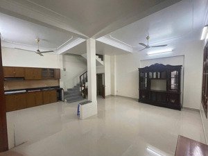 cho thuê nhà dương văn bé, 56m x 3 tầng, giá 12,5 triệu/ th, 3 ngủ, 3 wc, full nội thất.