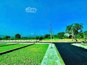 gấp quỹ hơn 10 lô - đường rộng 30m - cách 1,5klm ra tuyến ga metro số 5 - giá chỉ 4.x