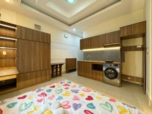 trống phòng full nội thất có cửa sổ và máy giặt riêng ngay cầu sài gòn