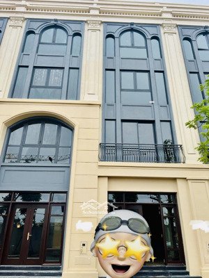 chính chủ sang úc cần bán biệt thự lk đối diện chung cư vinhomes cổ loa: cơ hội để đầu tư sinh lời