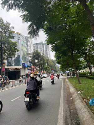 mặt tiền 60ab phổ quang, tân bình, dt 8.2x19 m, 1 trệt, 4 tầng có hđ thuê 65 triệu, giá bán 39.9 tỷ