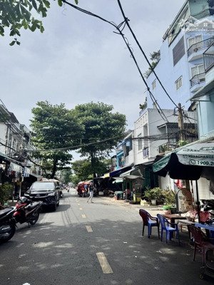 mặt tiền đường nhựa 12m, dương bá trạc p1 quận 8 , 55m2 5 tầng, có lề 3m.