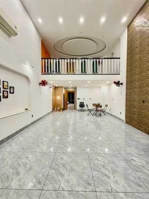 siêu phẩm khu víp, kim mã, nhà đẹp thang máy 37m 6t 8,8 tỷ.