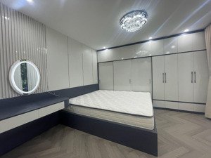 siêu phẩm dòng tiền 6 tầng thang máy 62m2 yên lãng đống đa