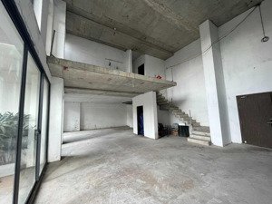 căn hộ tầng trệt, thiết kế duplex 254m2 - liền kề the privé, global city, lake view. giá 13.968tỷ