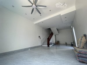 bán nhà lô góc nam hồng đông anh 42.5m 3t1tum, ô tô 7 chỗ, gần võ văn kiệt và cầu thăng long