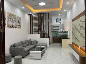 chính chủ cho thuê nhà trung kính đôi, 40m x 4 tầng, full đồ ở gia đình kết hợp kd online, 15tr