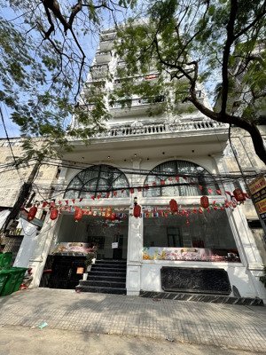 bán nhà văn quán: diện tích sử dụngh sử dụng 2400m2/12m mt xây 1 hầm 9 nổi, doanh thu 5tỷ/năm