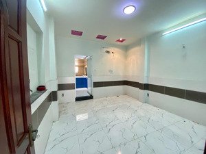 bán nhà mặt tiền võ thành trang p.11 q.tân bình . lh/ điệp 