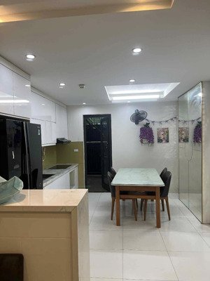 cho thuê căn ct15 120m ,3 ngủ, giá cho thuê 16tr/1 tháng, có thể vào ở luôn.