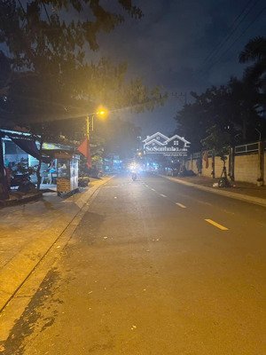 bán biệt thự và kho xưởng dt 1118m2 mặt tiền đường d4 ngay công viên phần mềm quang trung giá 50 tỷ