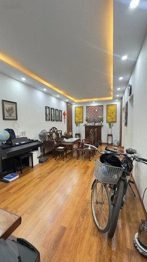 tập thể tầng 3 thái hà - ô tô đỗ chân cầu thang - cách mặt phố 30m - diện tích 90m