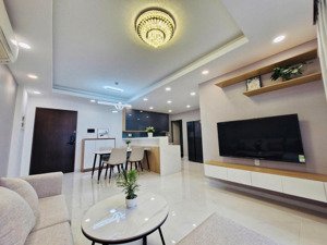 cần bán căn hộ sky garden 3 dt 56m2 giá 4.4 tỷ lh e trang