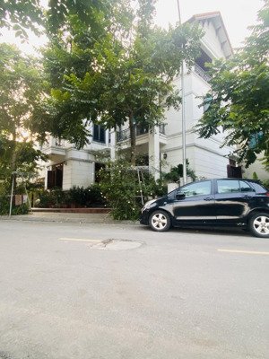 19,8tỷ biệt thự đường bát khối 152m2, 4,5tầng, mặt tiền 11m, mặt đường kinh doanh, vỉa hè, ô tô trá