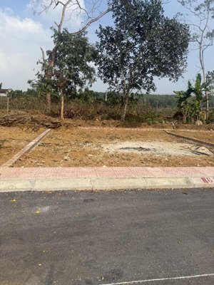 đất gần khu công nghiệp, giá từ 165tr/1 lô, sổ đỏ công chứng trong ngày