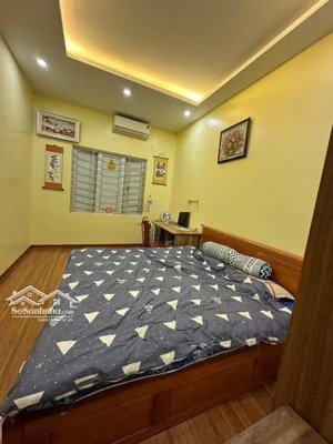 hiếm chỉ 1 căn duy nhất đê la thành quan thổ 1 đống đa. dt 30m2 5 tầng 3.5m mt 7.3tỷ lh: 