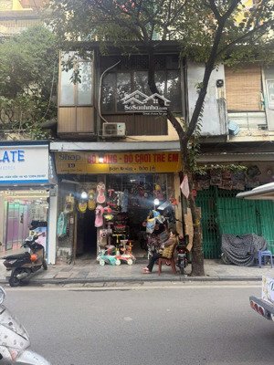 cho thuê nhà mặt phố hàng quạt - hoàn kiếm khu phố sầm uất, với diện tích rộng thông sàn