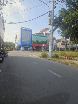 bán lô đất. hẻm gs 18. khu big c go dĩ an. hiện tại trên đất có nhà tạm (hàng hiếm)