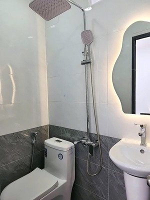 bán gấp nhà 3tỷ450 sổ hồng riêng không tranh chấp