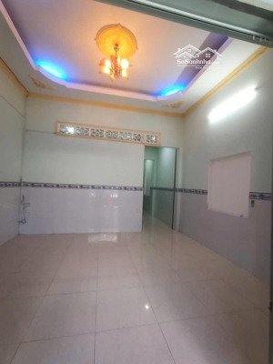 bán nhà cấp 4 có gác ,3 phòng ngủ cách siêu thị bigc( go) tầm 400 m gần quốc lộ 1 k