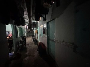 nhà mt đường 138 - chỉ 9 tỷ - dt 139m2 10p. trọ - thu nhập 12tr - ngang 5.3m