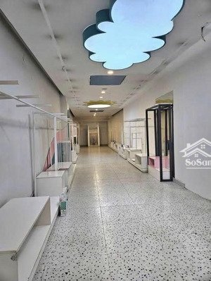 cho thuê nhà mặt phố đường cầu giấy, dt 80m2x4 tầng, mt 4.5m, giá 70tr, lh 