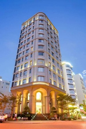 bán tòa khách sạn 5 sao mặt phố châu văn liêm , dt 3.353,5m2 x 32 tầng ( 4 hầm 28 nổi ) 259 phòng