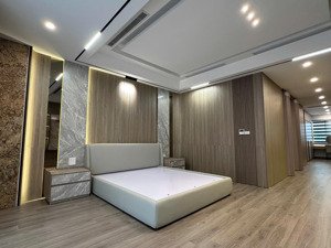 chính chủ cần bán căn nhà sát phố nguyễn văn cừ, lb, giá rẻ