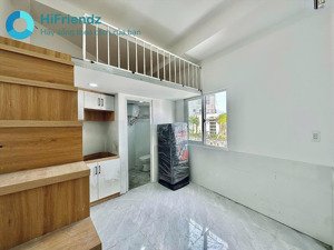 mới 100% cách đh iuh, vlu 5p đi xe. ban công full nội thất