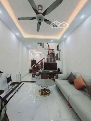 sát đô nghĩa. la tinh hoài đức. 40m2 x 4 tầng, mt 4m chỉ hơn 4 tỷ. ô tô qua nhà, tiện ích vô vàn.