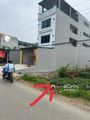 bán đất sổ đỏ thổ cư. vị trí trung tâm giá tốt. dt 100m2, mt 5m. tiềm năng tăng giá, xây ccmn