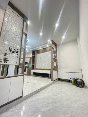 bán nhà phố lạc long quân,tây hồ dt 34m2 xây 5 tầng thang máy mới đẹp giá 8,950 tỷ