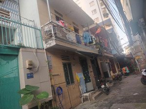 cần bán gấp căn nhà hẻm xe hơi điện biên phủ. dt: 7x11.9m vuông vức. nhà cấp 4. khu xây cao tầng