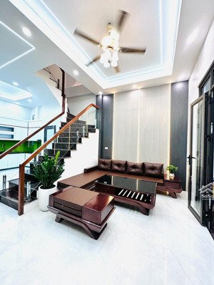 hoàng hoa thám - vĩnh phúc - ba đình- 5 tầng- ô tô đỗ cổng - nhà đẹp - full nội thất- 45m2- thoáng