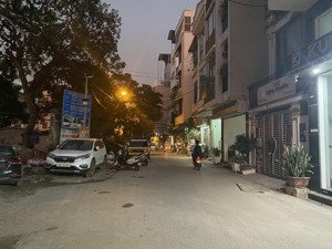 bán nhà bà triệu (bán đất là chính) 50m ô tô đỗ cửa cạnh trường cấp 3 lê lợi 2 mặt thoáng trước sau