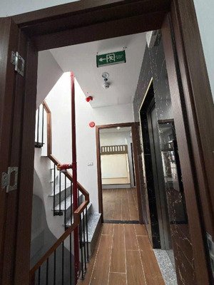 ccmn 10 phòng cầu giấy - dòng tiền 50tr/tháng - thang máy - đầy đủ tiêu chuẩn pccc