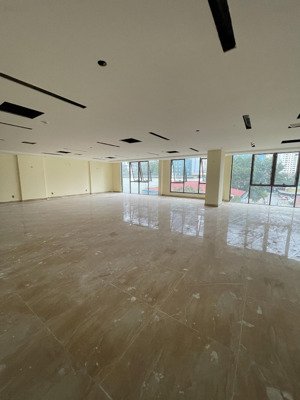cho thuê sàn văn phòng phố láng hạ, 160m2 thông sàn, thang máy, điều hòa, giá 30 triệu