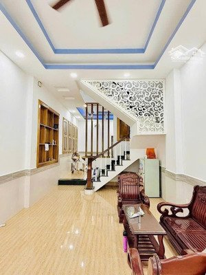 hxh thống nhất- ngay bv hồng đức- 4 tầng chính chủ đứng bán.