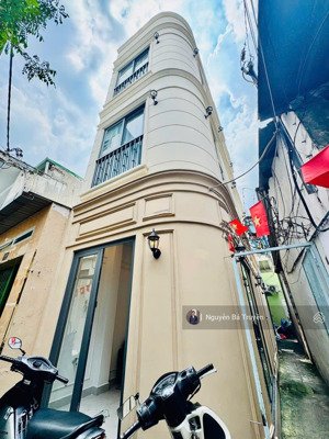 bán nhà góc 2 mặt thoáng phố bùi viện quận 1, dòng tiền 20tr/th, 3 tầng nhà mới đẹp full nội thất.